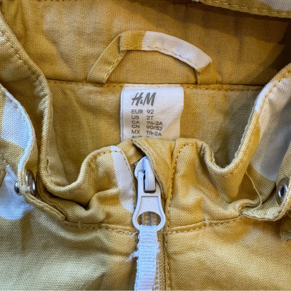 H & M YELLOW JACKET W/WHITE HEARTS & HOOD - Picture 4 of 8